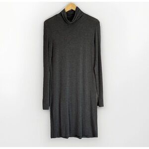 Majestic Paris Superwaahed Winter Viscose Turtleneck Dress LG Gray Quiet Luxury